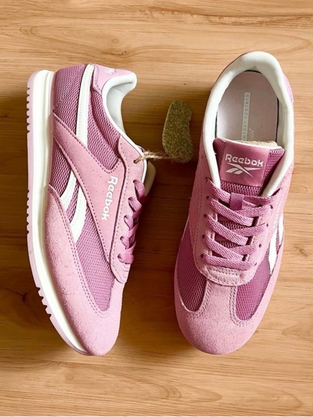 Reebok classic leather lifestyle sneakers Womens Size
10.0Pink Suede Shoes